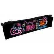 75982 Пенал объемный Hello Kitty, размер: 21*4,5*4,5 см. Изготовлен из полиэстера, 600 ден. Имеется одно основное отделение на молнии. Пенал подойдет для хранения школьных, канцелярских принадлежностей и прочих мелочей. Также может использоваться в